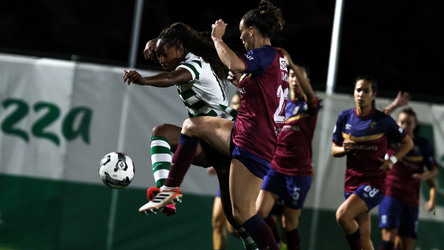 Sporting volta a desiludir em Alcochete. Benfica dá a volta ao Vitória SC