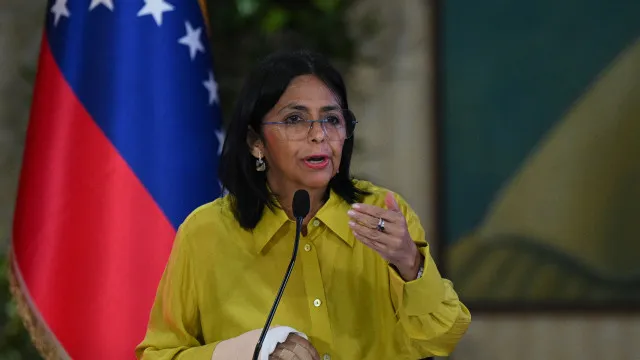 
                    Delcy Rodríguez visita La Guaira para supervisionar operações de resgate
                