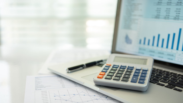 Trabalha a recibos verdes? Há duas declarações para entregar este mês