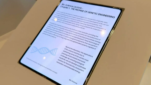 Fotografias mostram o (impressionante) ecrã do primeiro iPhone dobrável