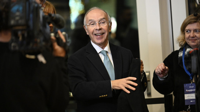 Marques Mendes ouve pedido de melhor coordenação entre INEM e bombeiros