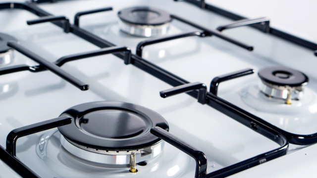 Como limpar o fogão a gás a fundo (mesmo quanto está muito sujo)