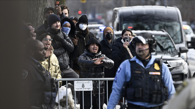 Mulher morre após ser baleada por agente do ICE em Minneapolis