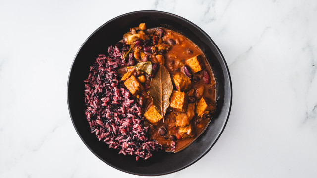 De choco, bacalhau ou seitan: 3 receitas de feijoadas bem criativas