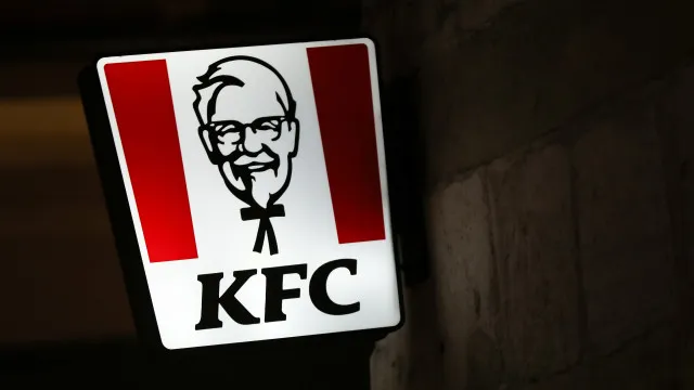 
                    Dona da KFC e Pizza Hut extingue quase 900.000 ações e reduz capital
                