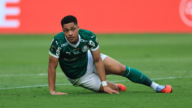 Palmeiras avisa mercado que não vende Vitor Roque agora, mas Copa é ameaça