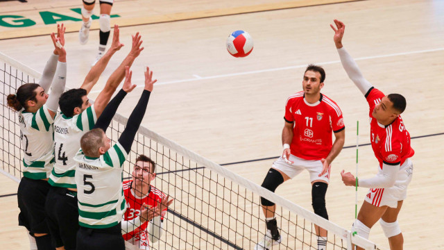 Sporting faz três em três na época e rouba liderança ao Benfica no dérbi