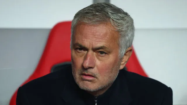 
                    Real Madrid chama por Mourinho. A postura do treinador do Benfica
                
