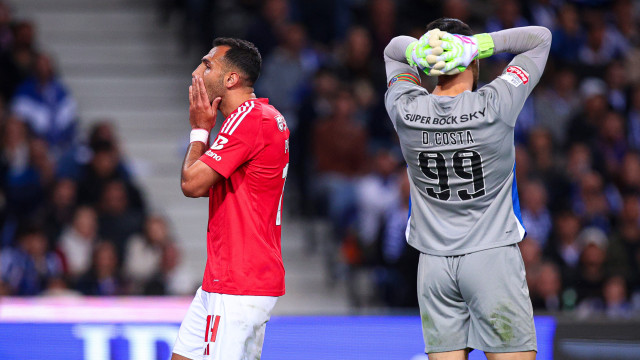 Diogo Costa ergueu muro no FC Porto, mas Pavlidis é 'besta negra'