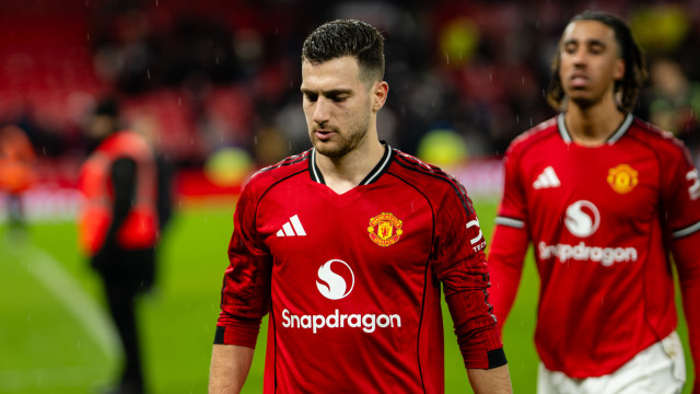 Dalot dá a cara no Manchester United e recorda Ruben Amorim: