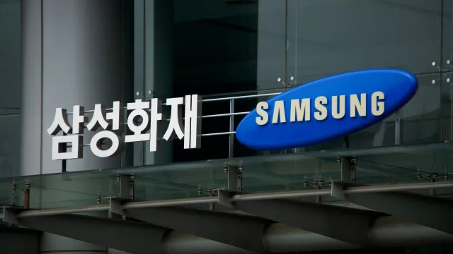 Samsung comete deslize e revela data de apresentação de novos dobráveis