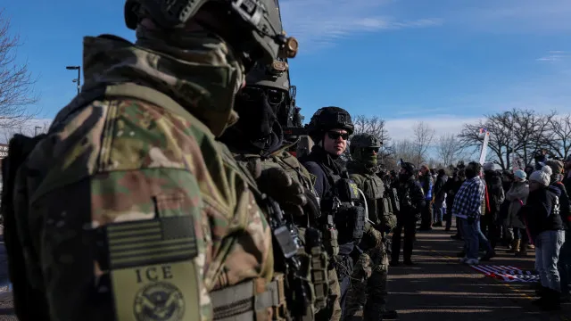 
                    Agente da Imigração acusado no Colorado de comportamento criminoso
                