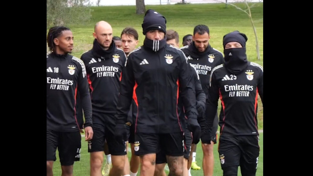 Palmas e gritos. Mourinho aquece Benfica para Clássico com FC Porto