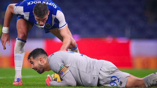 Defesa de betão premeia Diogo Costa e Jan Bednarek no FC Porto