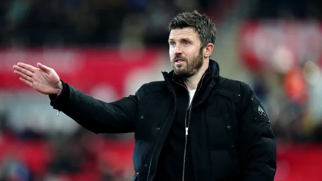 Mais milhões, menos Amorim. Como Carrick ganha força no Manchester United