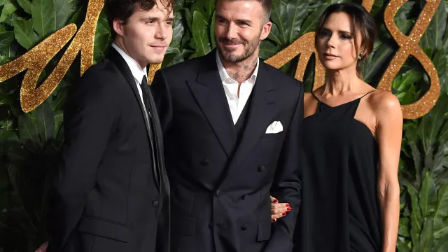 
                    Victoria Beckham quebra o silêncio sobre afastamento do filho Brooklyn
                