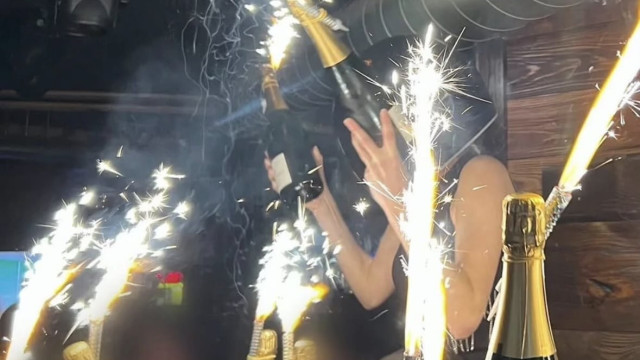 Suíça. Quem era a jovem que usava capacete na noite do trágico incêndio?