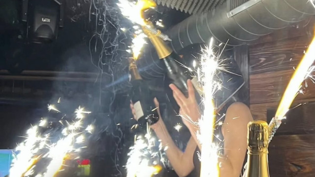 Suíça. Quem era a jovem que usava capacete na noite do trágico incêndio?