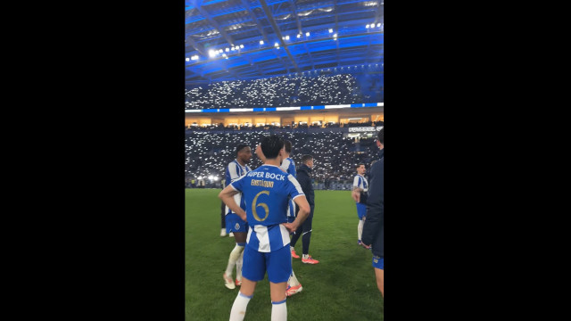 O momento (arrepiante) nas bancadas do Dragão após o FC Porto-Benfica