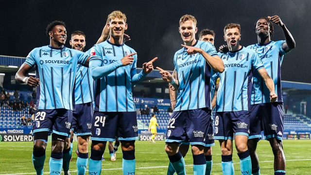 Vizela vence com segunda parte de luxo e sobe a 'Paços' na luta da subida