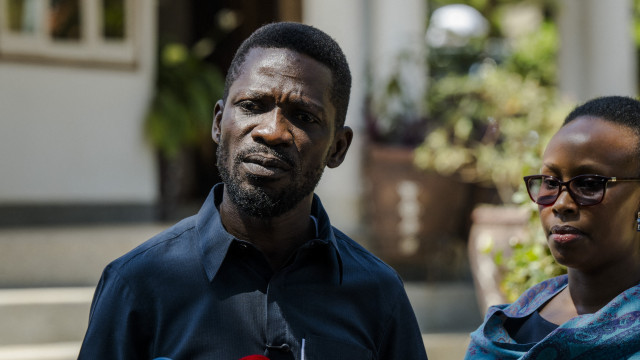 Líder da oposição do Uganda escapa de detenção durante contagem eleitoral