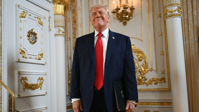 Trump não vai ao Super Bowl e critica Bad Bunny e Green Day: