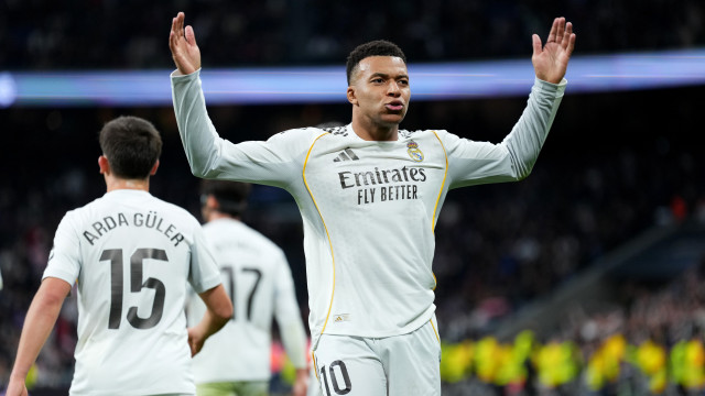 Mbappé estraga planos de Luís Castro e Real Madrid persegue Barcelona