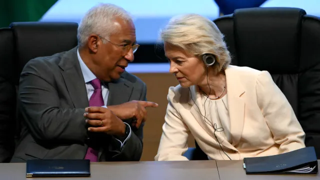 
                    Von der Leyen e Costa saúdam acordo sobre 21.º pacote de sanções à Rússia
                