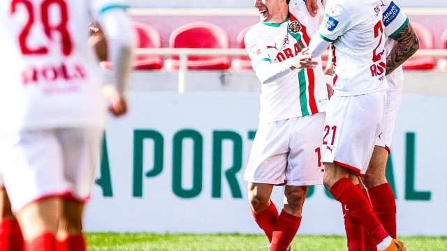 Marítimo goleia Lusitânia de Lourosa e segue isolado na liderança