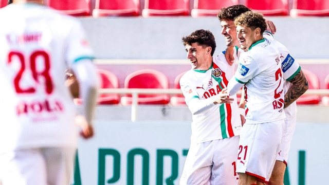 Marítimo goleia Lusitânia de Lourosa e segue isolado na liderança