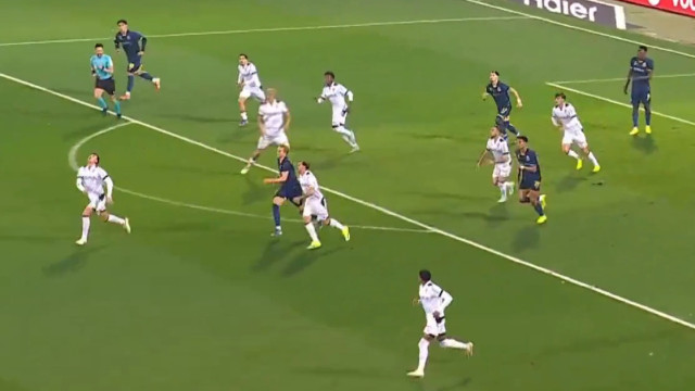 Samu falha penálti em Guimarães e atinge dado ao serviço do FC Porto