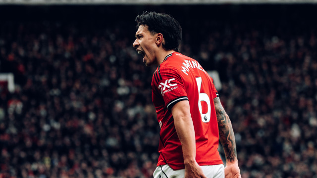 É mesmo para resolver lá fora? Scholes e Lisandro deixam United em brasa