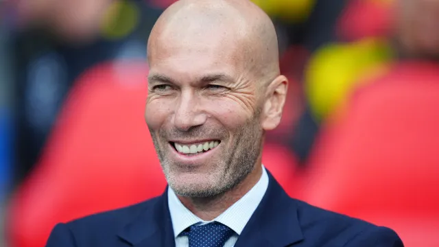 
                    Oficial: Zidane sucede a Deschamps e é o novo selecionador de França
                