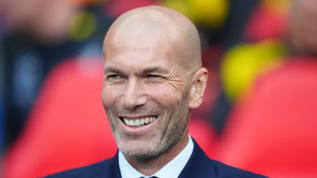 
                    Oficial: Zidane sucede a Deschamps e é o novo selecionador de França
                