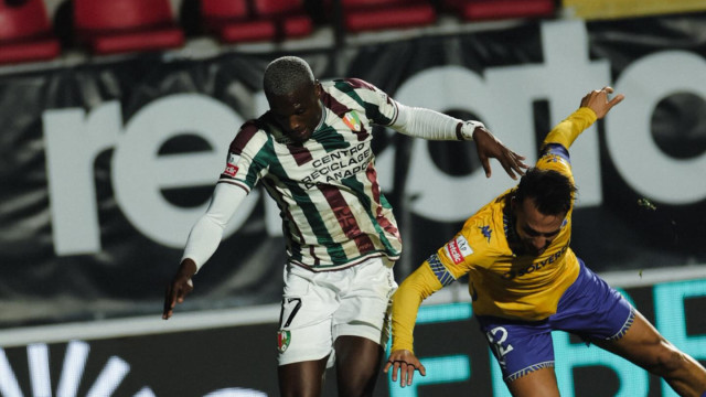 Yanis Begraoui virou pesadelo na Reboleira. Estoril 'atropela' Estrela