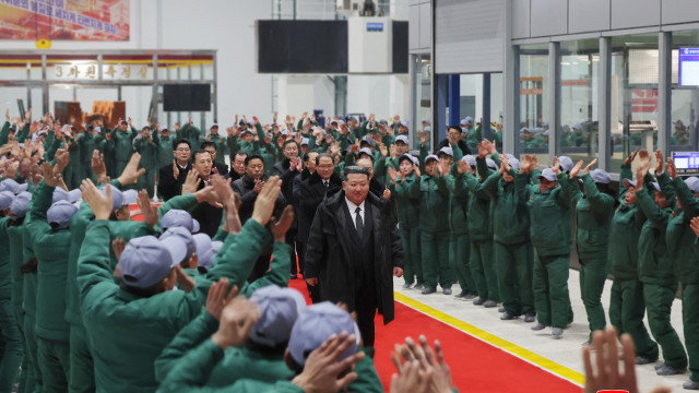 Kim Jong Un demite vice-primeiro-ministro durante cerimónia