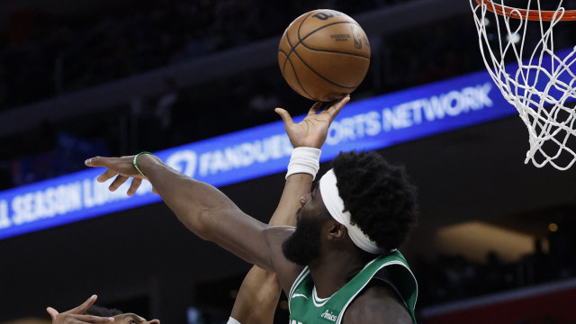 Nova boa exibição de Neemias Queta não impede derrota dos Boston Celtics