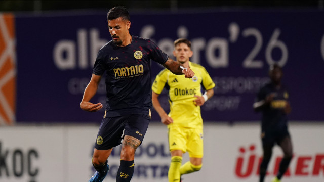 Oficial: União de Leiria transfere Vasco Oliveira e empresta Zé Vítor