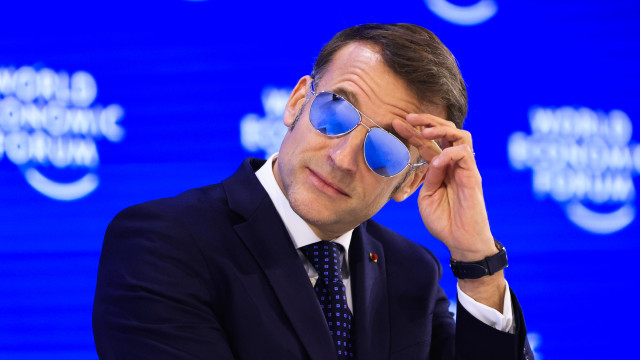 O problema no olho que levou Emmanuel Macron a usar óculos escuros