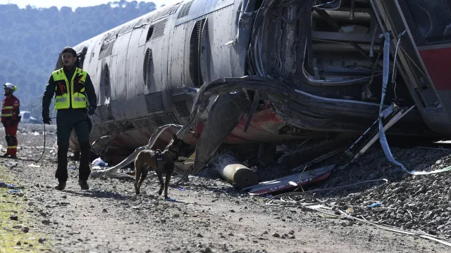
                    Acidente de Adamuz. Novas imagens reforçam teoria de rutura nos trilhos
                