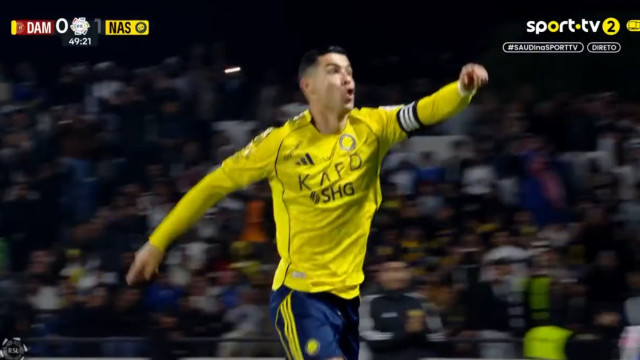 Já só faltam 40. Cristiano Ronaldo assinou 960.º golo e soltou um 'Siiii'