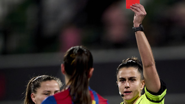 Kika expulsa na vitória do Barcelona nas 'meias' da Supertaça de Espanha