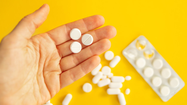 Ibuprofeno vs. paracetamol: As diferenças e quando tomar um ou outro