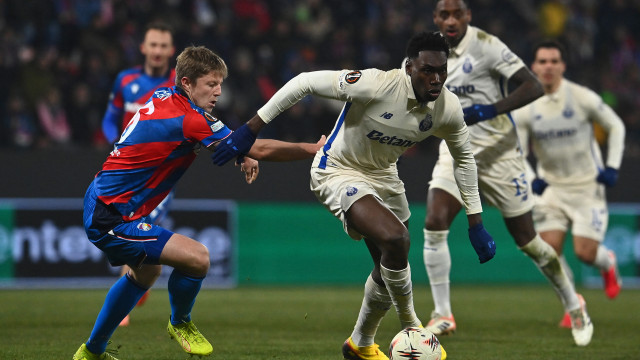 FC Porto 'congela' em Plzen, mas 'arma secreta' salva ponto importante