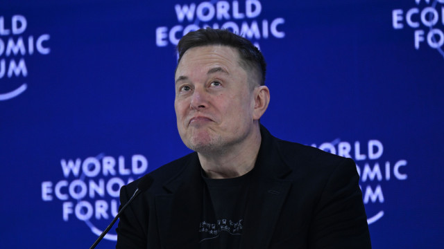 Musk diz que robôs humanoides da Tesla serão lançados em 2027