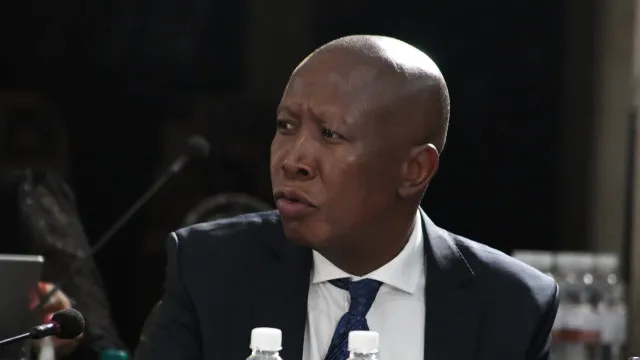 
                    Político sul-africano Julius Malema condenado a cinco anos de prisão
                