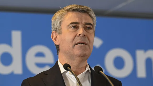 Vandalismo? Carneiro pede investigaÃ§Ã£o rÃ¡pida. E sublinha: "Fecho sempre"