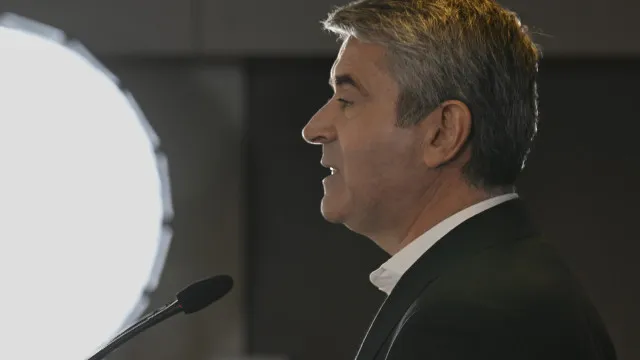 José Luís Carneiro defende investimento na formação para responder à IA