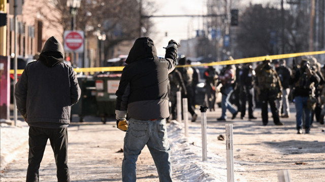 Agentes do ICE matam homem em Minneapolis. Vítima teria arma