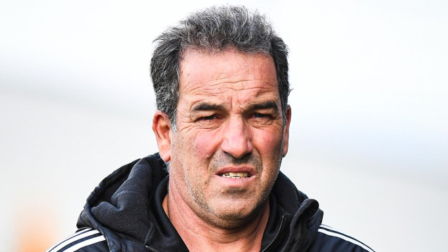 Treinador do Lourosa estável após se ter sentido mal no jogo em Chaves